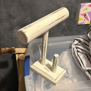 Rustic Cream Jewelry Stand